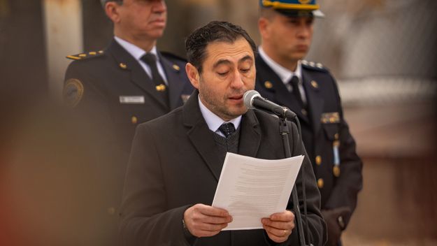 Marcelo Román en problemas: más de 3 mil vecinos de Allen piden remover al único intendente libertario de Río Negro. Marcelo Román en problemas: más de 3 mil vecinos de Allen piden remover al único intendente libertario de Río Negro.