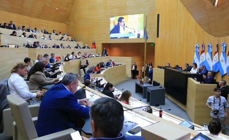La Legislatura de Córdoba le dio el visto bueno al gobernador Llaryora y aprobó el pliego de Jessica Valentini en el TSJ.