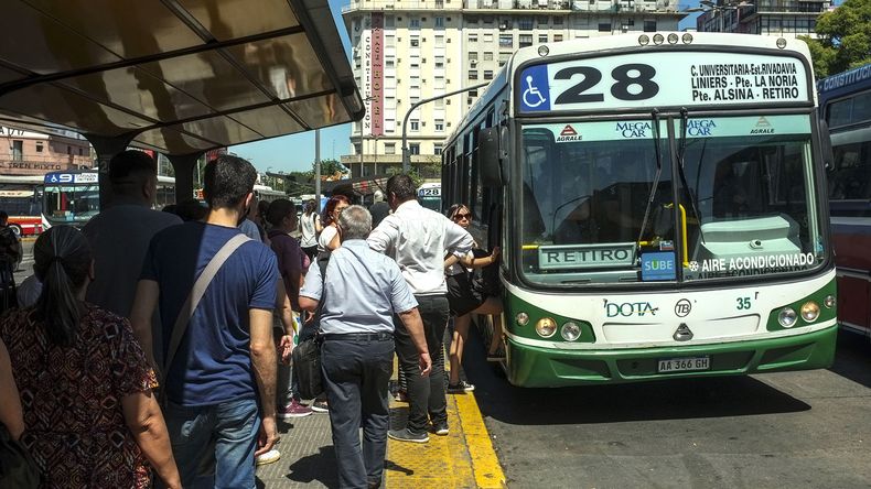 Boletazo de Javier Milei en el AMBA: &nbsp;colectivos a $270.
