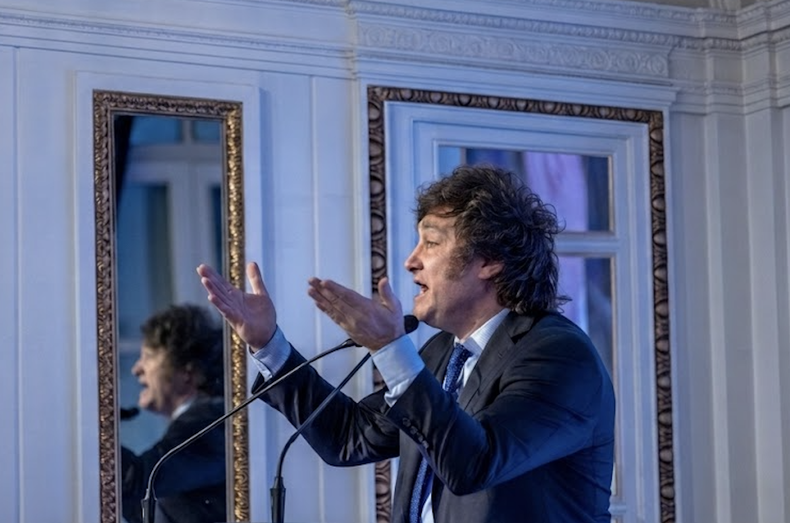 Javier Milei le pide a Toto Caputo resultados imposibles dentro de su esquema econmico El modelo frente al espejo