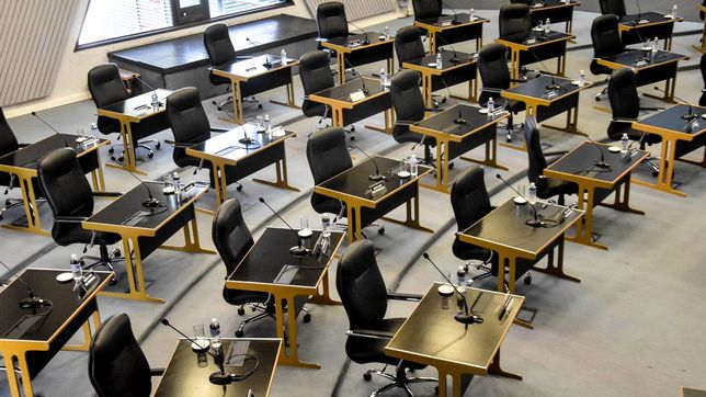 Hay unas sillas vacías. La oposición no ocupó sus bancas en la Legislatura de La Pampa y la falta de quórum impidió que saliera el aporte solidario obligatorio. Foto: www.radiokermes.com