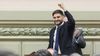 Maximiliano Pullaro levanta el puño en la Legislatura de Santa Fe.