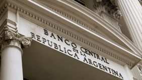El Central prohíbe operar a los bancos con criptomonedas El Central prohíbe operar a los bancos con criptomonedas