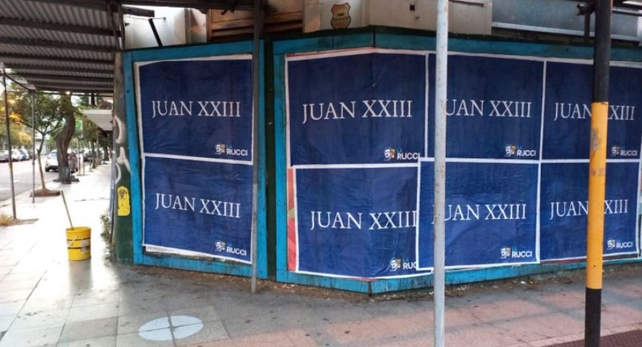 Carteles candidateando a Juan Manzur a las presidenciales 2023