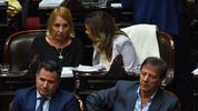 Los diputados Gabriel Bornoroni y Oscar Zago (La Libertad Avanza), durante el debate de la ley ómnibus enviada por Javier Milei.&nbsp;
