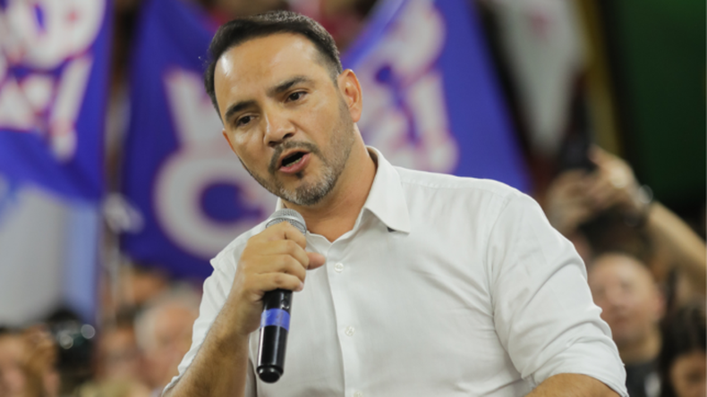 Juan Pablo Valdés en el cierre de campaña de Vamos Corrientes. 