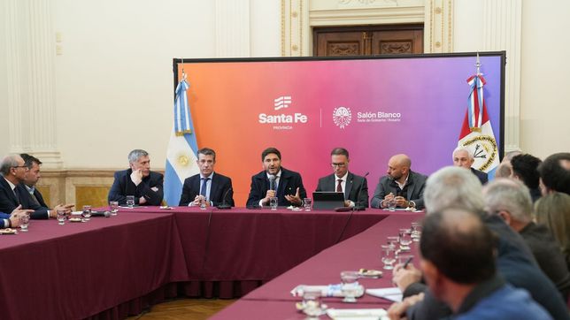 Maximiliano Pullaro en la reunión con el campo para consensuar el circuito de ingreso portuario.
