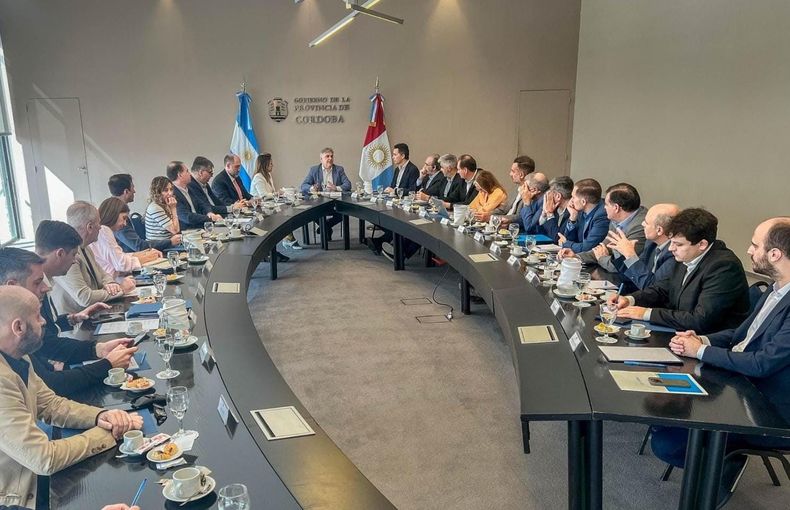 Martín Llaryora encabezó una reunión con su equipo de gobierno en el Centro Cívico de Córdoba.