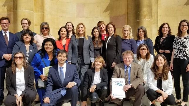 empresarias y legisladoras hablaron de cuestiones de genero en reino unido