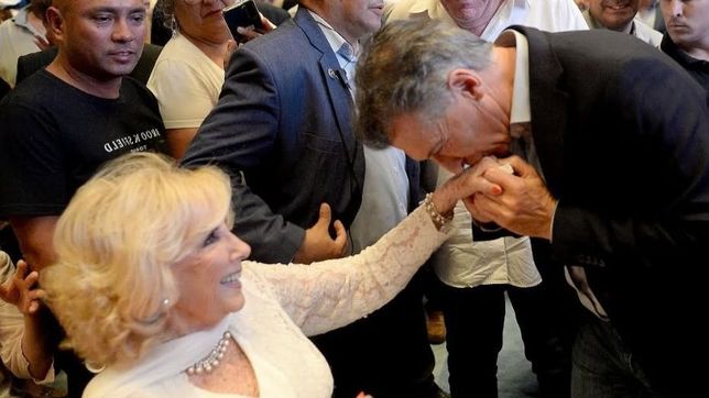 macri y su obsesion, frente al circulo rojo marplatense