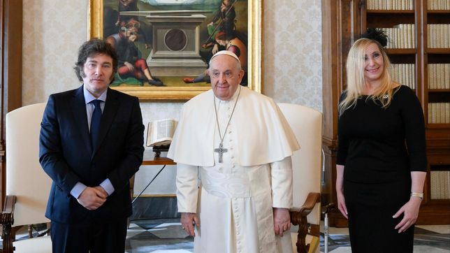 Javier Milei con el papa Francisco y Karina Milei