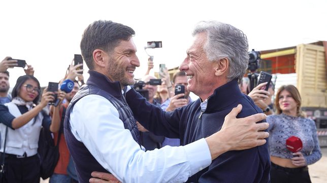 Maximiliano Pullaro y Mauricio Macri, cerca, muy cerca.