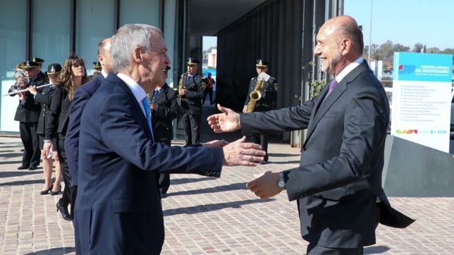 abrazo de oso en la hidrovia