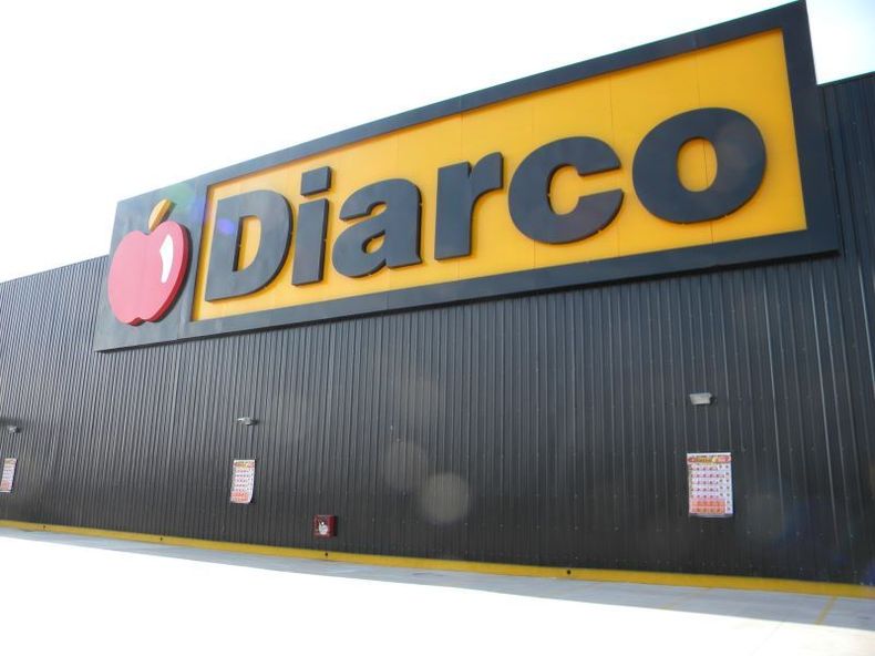Dolarización blue: una cadena de supermercados permite pagar en dólares a $1.400 por unidad