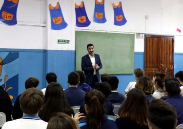 Tombolini sale al cruce de Larreta y lo pega a Macri