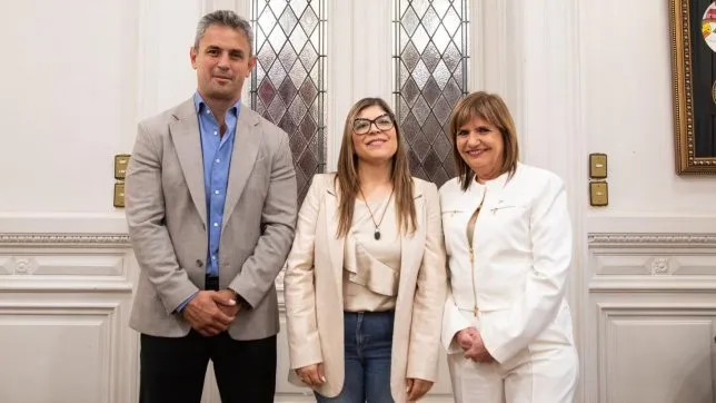 Martín Menem con Patricia Bullrich y la diputada Verónica Razzini. 