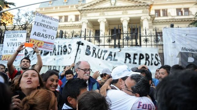 tras no frenar la represion policial, mariotto avanzo con la expropiacion en abasto y ya es ley