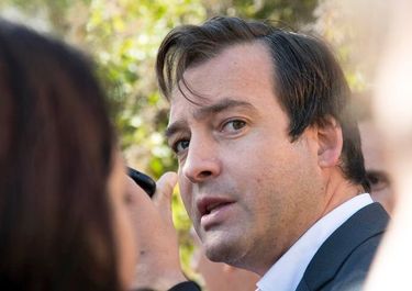 Un pejotista K con la cara pintada reemplaza a la agobiada Losardo