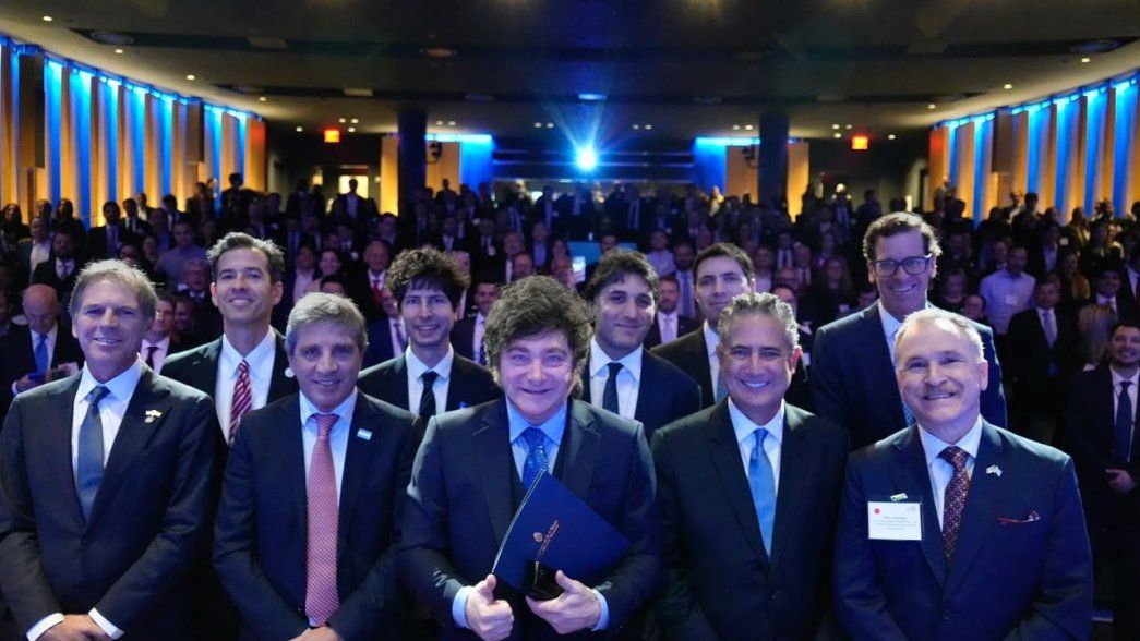 Pese a las explicaciones de Javier Milei, los mercados se pusieron vendedores con Argentina&nbsp;