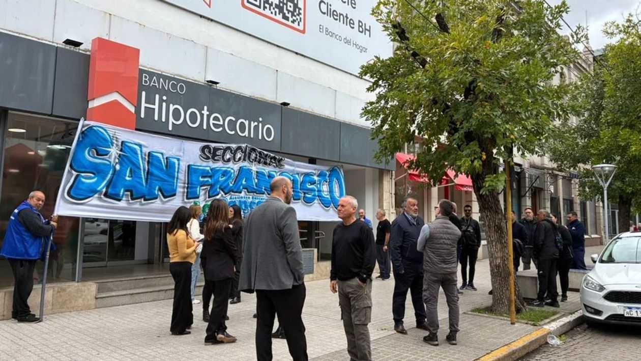 Bancos y digitalización: ya cerraron más de 500 sucursales y hubo 5000 despidos en el país &nbsp; &nbsp;