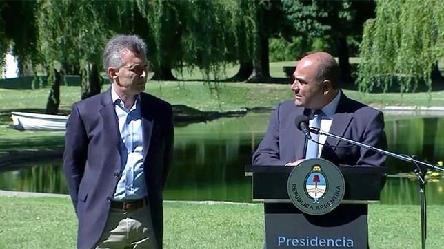 la gran mendoza: coca cola se alia con manzur para lograr tasa cero a bebidas