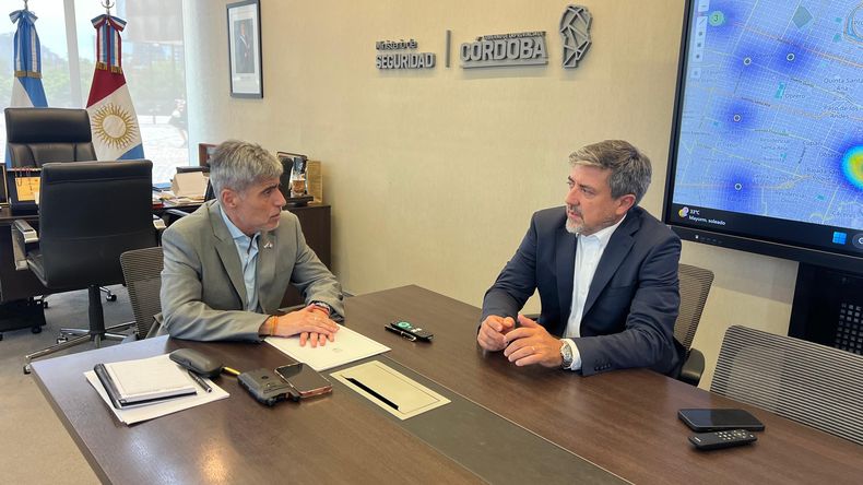 Juan Pablo Quinteros con Juan Manuel Ar&aacute;oz, nuevo secretario de Seguridad de Mart&iacute;n Llaryora