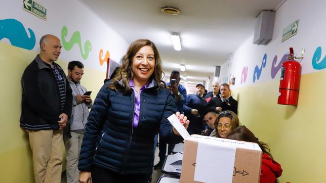 La gobernadora Arabela Carreras quiere ser intendenta de Bariloche.