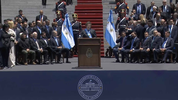 hola a todos, el rugido de milei para saludar a su militancia