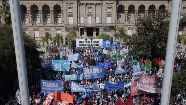 docentes agitan un paro y a perotti le crecen conflictos salariales