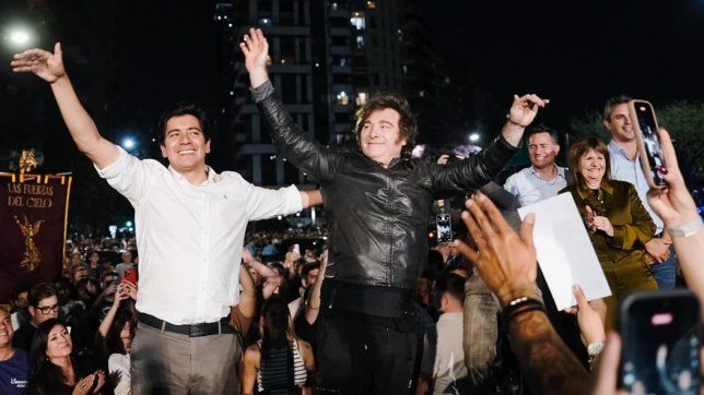 Javier Milei y su candidato, Gonzalo Roca