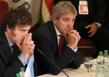 Javier Milei y Toto Caputo.