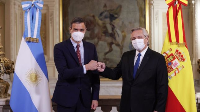 fernandez consiguio la foto con sanchez que espero mas de un ano