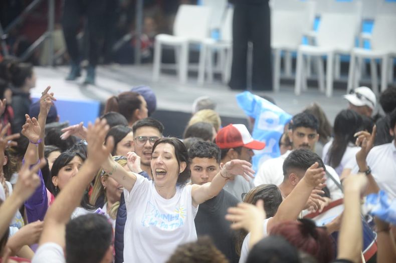 El Evita y Barrios de Pie en el Malvinas Argentinas con Massa