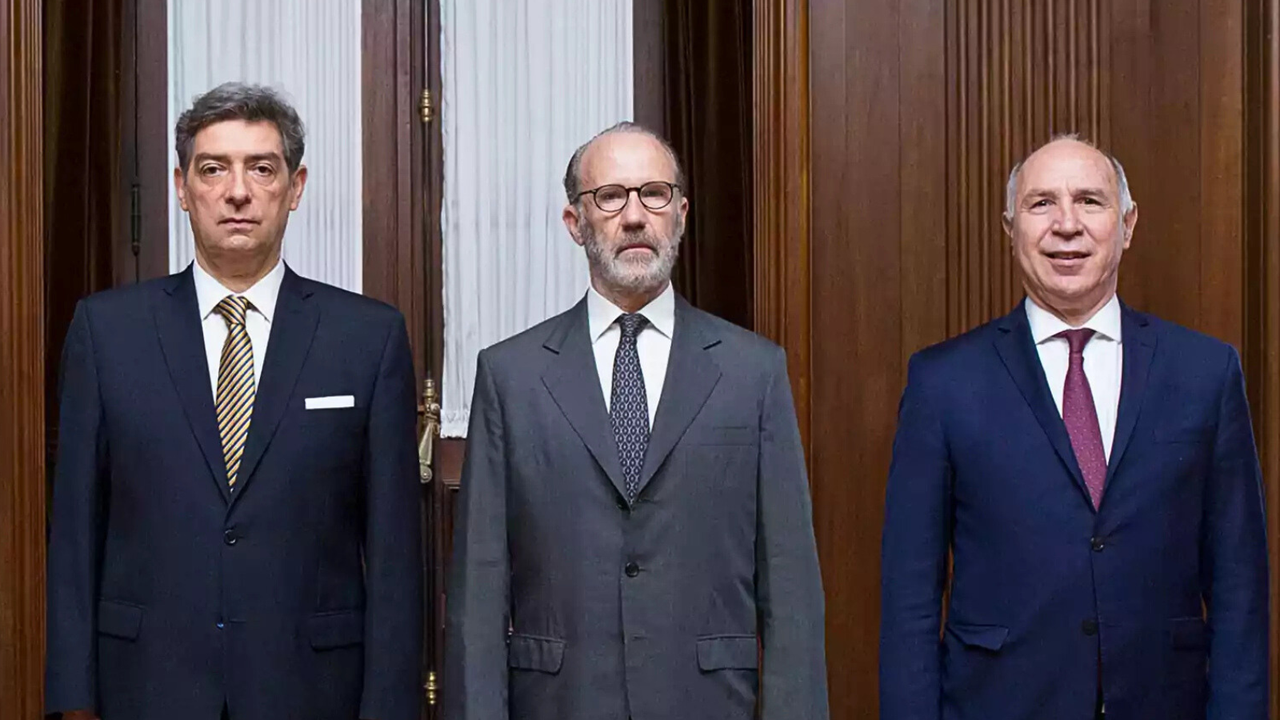 Los tres jueces de la Corte Suprema, Horacio Rosatti, Carlos Rosencrantz y Ricardo Lorenzetti, los rostros más notables de la Argentina injusta.