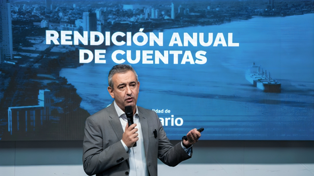 El intendente de Rosario, Pablo Javkinl, en la presentación de la rendición de cuentas del año 2024