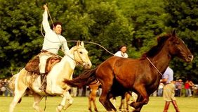 “Siempre el gaucho necesita un pingo pa fiarle un pucho”: Ayacucho festeja 146 años