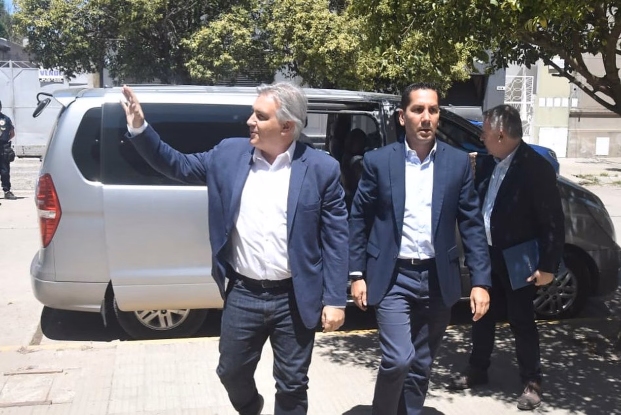 Agust&iacute;n Gonz&aacute;lez y Mart&iacute;n Llaryora en Cruz Alta