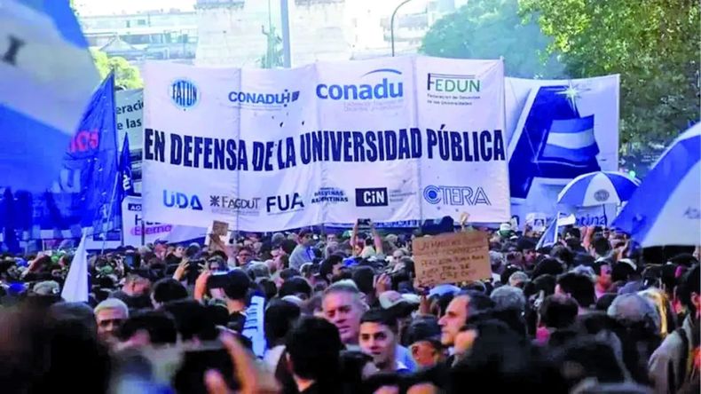 Marcha universitaria contra el ajuste de Javier Milei
