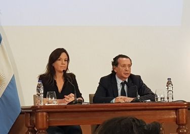 Sin respuestas, Sica y Stanley se inmolaron para cubrir a Macri