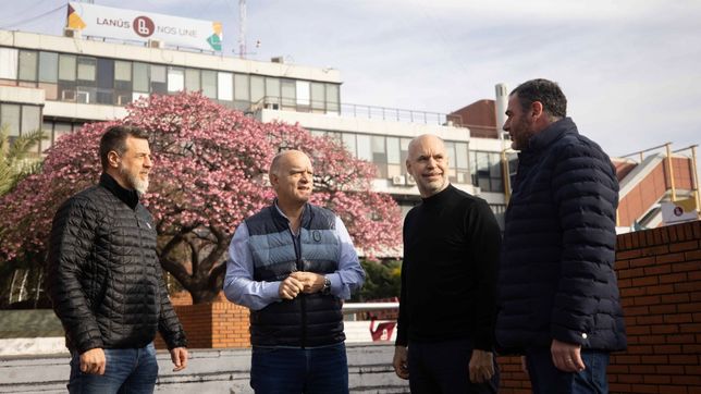 Horacio Rodríguez Larreta y Néstor Grindetti, en Lanús.
