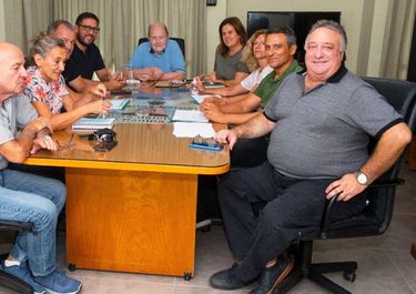 La escudería vernista de La Pampa, que acompaña y tensiona a Ziliotto: a la derecha, en primer plano, Daniel Lovera.