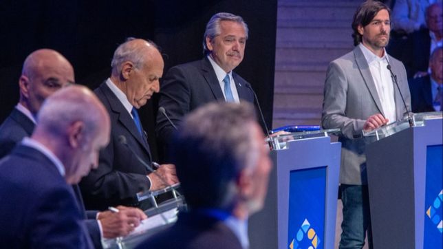 con un tono durisimo, fernandez le gano el primer duelo a macri