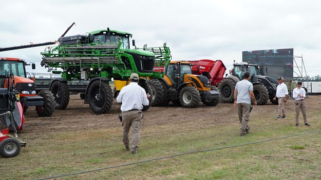 Campo: negocios en alza y alerta por la maquinaria agrícola china