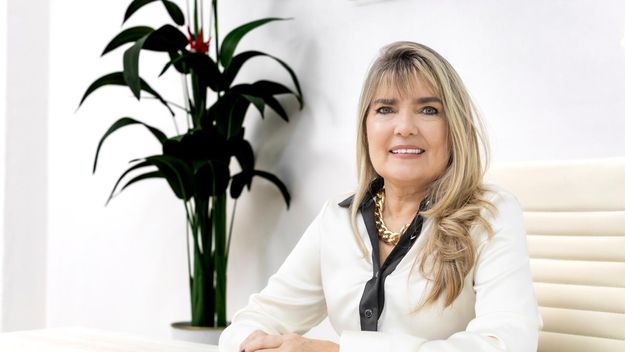 Misiones: la rectora Silvia Cabrera presentó su obra Emprender con Agilidad en la Feria del Libro Misiones: la rectora Silvia Cabrera presentó su obra Emprender con Agilidad en la Feria del Libro