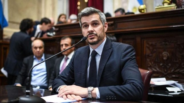 pena abandona el bajo perfil y va al congreso a dar su informe de gestion