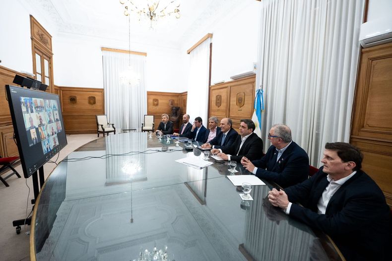 Francos y Caputo se reunieron este lunes para conversar sobre los alcances del proyecto de Presupuesto con representantes de 19 provincias y la Ciudad Autónoma de Buenos Aires. 