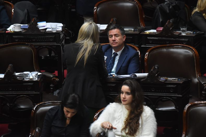 Las autoridades de La Libertad Avanza, durante la derrota con la oposición en Diputados.