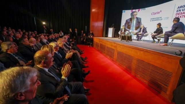 fernandez y clarin negocian detalles de un evento sobre campo y finanzas fernandez y clarin negocian detalles de un evento sobre campo y finanzas