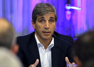 Toto Caputo cuestionado por el sector energético