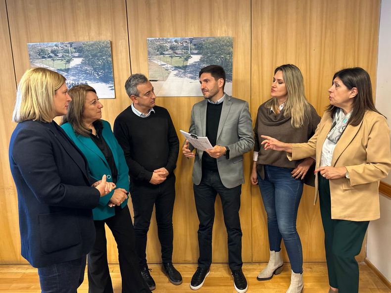 Scaglia, Fein, Javkin, Pullaro, Losada y García en la previa del encuentro de trabajo.